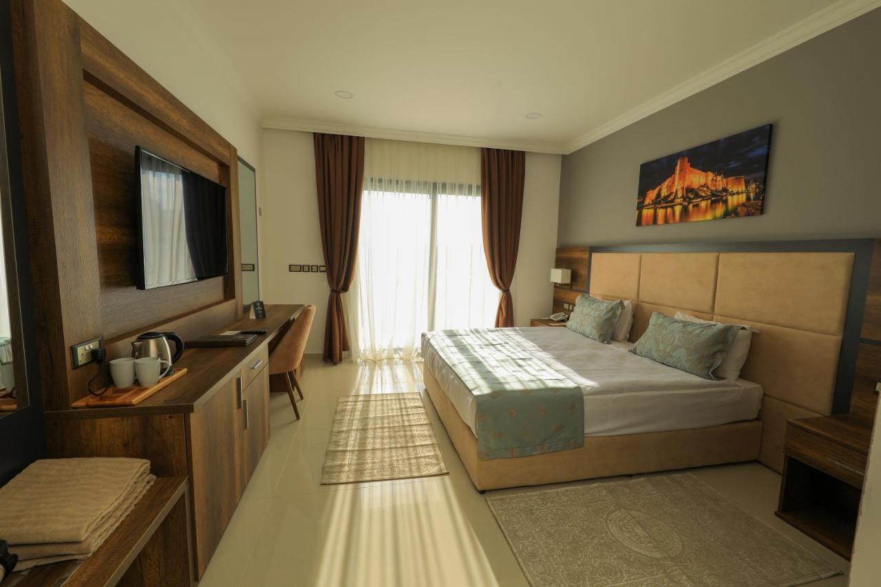 Mc Palace Hotel Spa & Convention Kyrenia  Exteriör bild